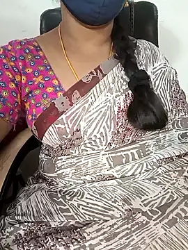 Snapshot of Tamil-hotwife chatting on 10-19-25, 05:46 Tamil-hotwife online show from 10-19-25, 05:46