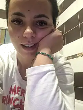 Snapshot of PlayfulElla chatting on 12-21-25, 03:08 PlayfulElla online show from 12-21-25, 03:08