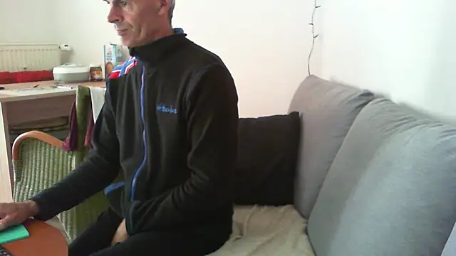 Snapshot of Manuchao_666 chatting on 06-10-26, 10:58 Manuchao 666 online show from 06-10-26, 10:58