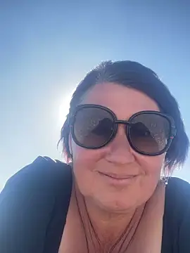 XLindaMilfX online show from 09-13-25, 12:27