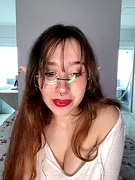 tsuki chan on online show from 10-20-25, 01:22