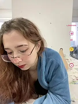 Snapshot of tsuki_chan_on chatting on 06-20-26, 05:27 tsuki chan on online show from 06-20-26, 05:27