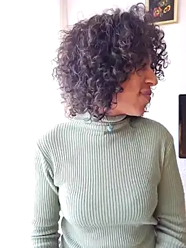 Snapshot of Goldenlace chatting on 10-29-25, 11:23 Goldenlace online show from 10-29-25, 11:23