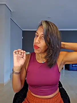 Snapshot of Goldenlace chatting on 11-16-25, 03:17 Goldenlace online show from 11-16-25, 03:17