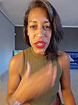 Snapshot of Goldenlace chatting on 11-17-25, 09:48 Goldenlace online show from 11-17-25, 09:48