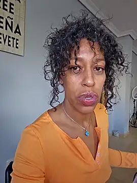 Snapshot of Goldenlace chatting on 11-19-25, 11:54 Goldenlace online show from 11-19-25, 11:54