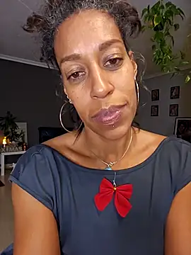 Snapshot of Goldenlace chatting on 12-13-25, 07:53 Goldenlace online show from 12-13-25, 07:53