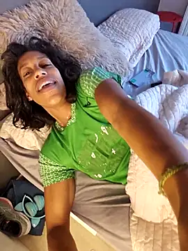 Snapshot of Goldenlace chatting on 12-14-25, 07:58 Goldenlace online show from 12-14-25, 07:58