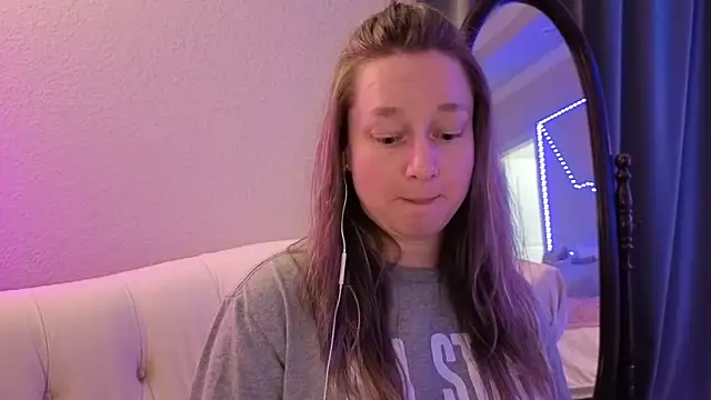 Snapshot of Vivian_MayXxX chatting on 12-16-25, 10:15 Vivian MayXxX online show from 12-16-25, 10:15