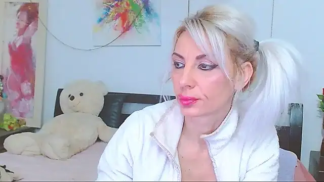 HoneyLara online show from 02-18-26, 08:16