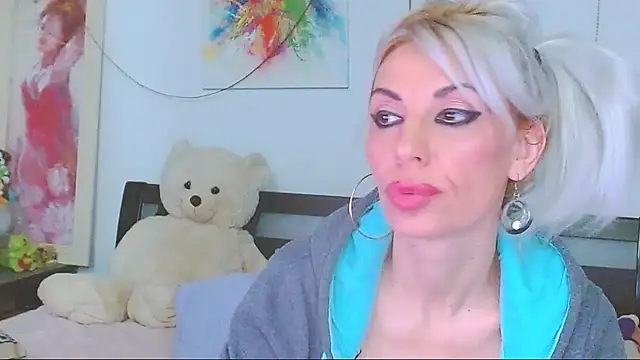 HoneyLara online show from 03-06-26, 08:16