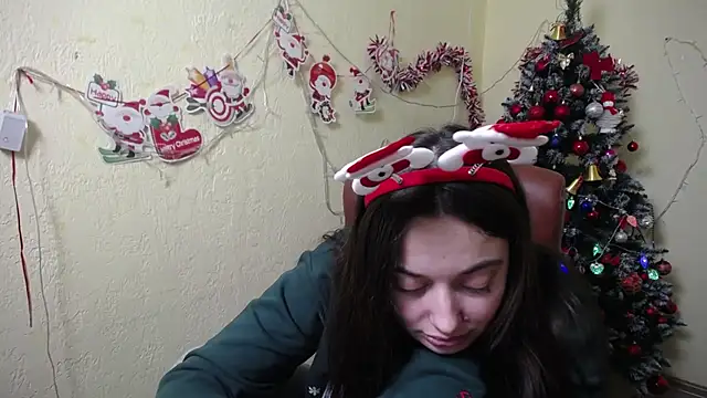 Snapshot of MilanaPrice chatting on 12-21-24, 12:53 MilanaPrice online show from 12-21-24, 12:53