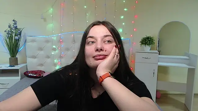 Snapshot of MilanaPrice chatting on 01-27-25, 12:43 MilanaPrice online show from 01-27-25, 12:43
