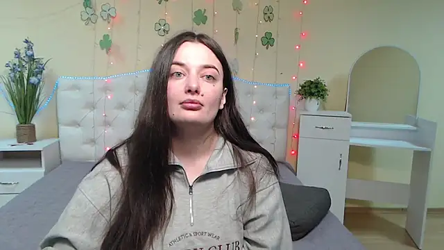 Snapshot of MilanaPrice chatting on 03-20-25, 12:43 MilanaPrice online show from 03-20-25, 12:43