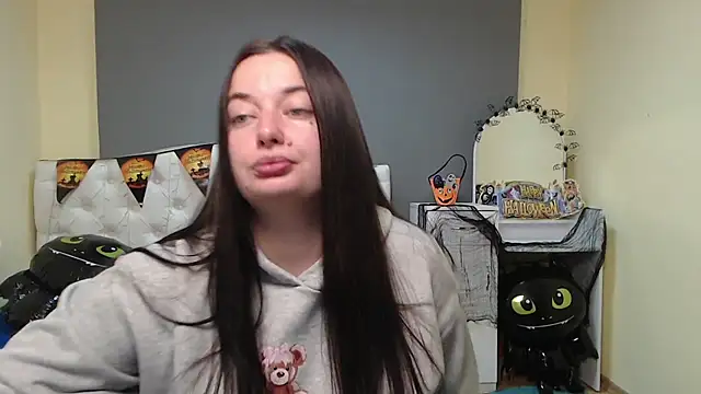Snapshot of MilanaPrice chatting on 10-18-25, 11:11 MilanaPrice online show from 10-18-25, 11:11