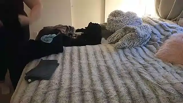 JESS LOVES online show from 12-17-24, 11:59