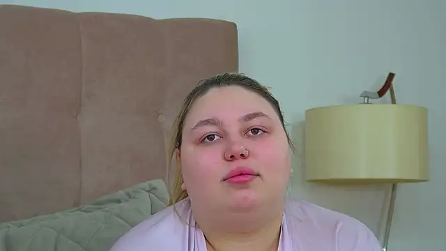 Snapshot of LillianKim chatting on 02-08-26, 06:39 LillianKim online show from 02-08-26, 06:39