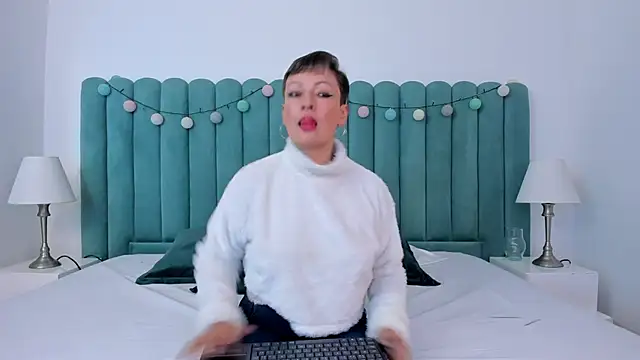 marianaaguii online show from 01-05-25, 12:21