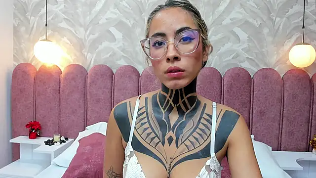 Snapshot of NicoleBlum chatting on 01-16-25, 09:19 NicoleBlum online show from 01-16-25, 09:19