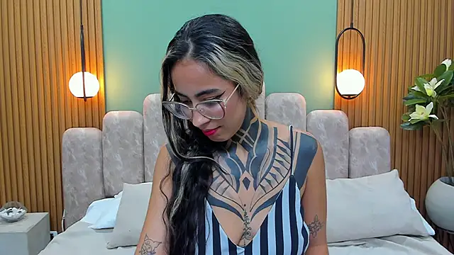 Snapshot of NicoleBlum chatting on 02-21-25, 05:31 NicoleBlum online show from 02-21-25, 05:31