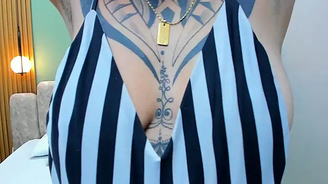 Snapshot of NicoleBlum chatting on 03-10-25, 04:46 NicoleBlum online show from 03-10-25, 04:46