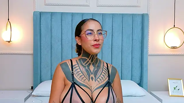 NicoleBlum online show from 06-04-26, 07:31