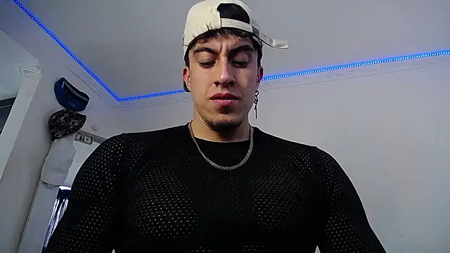 Snapshot of strongboy_ chatting on 02-16-26, 05:31 strongboy online show from 02-16-26, 05:31