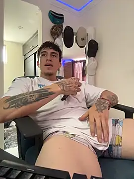 Snapshot of strongboy_ chatting on 02-20-26, 05:57 strongboy online show from 02-20-26, 05:57