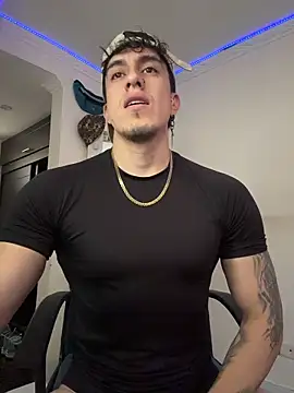 Snapshot of strongboy_ chatting on 02-25-26, 06:06 strongboy online show from 02-25-26, 06:06