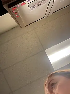 cinnatitties online show from 10-23-25, 06:06