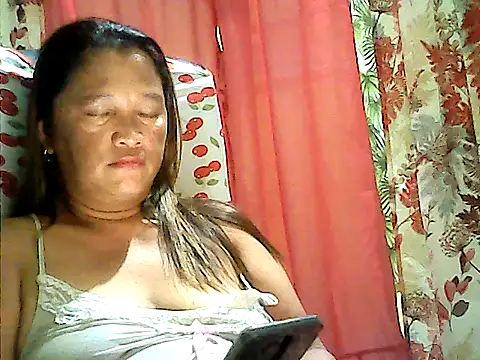 Snapshot of hott_scarlett chatting on 04-25-26, 01:41 hott scarlett online show from 04-25-26, 01:41