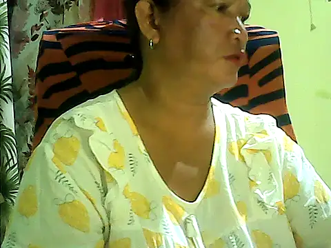 Snapshot of hott_scarlett chatting on 05-20-26, 01:06 hott scarlett online show from 05-20-26, 01:06