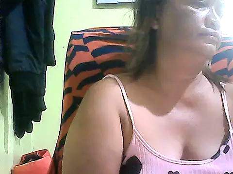 Snapshot of hott_scarlett chatting on 07-17-26, 10:36 hott scarlett online show from 07-17-26, 10:36