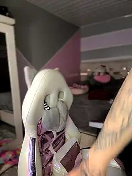 Sam Thompsoon  online show from 11-14-25, 02:54