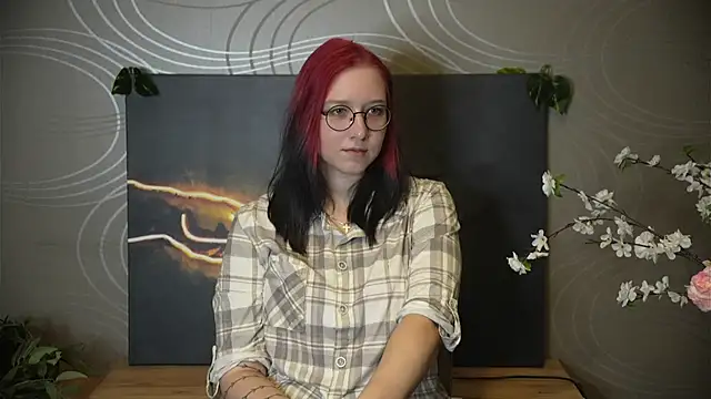 Snapshot of KarenHaan chatting on 10-25-25, 05:15 KarenHaan online show from 10-25-25, 05:15