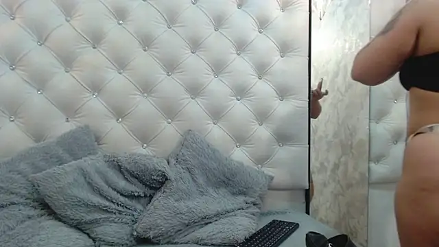 Snapshot of EmilyQueen3x chatting on 01-07-25, 01:46 EmilyQueen3x online show from 01-07-25, 01:46