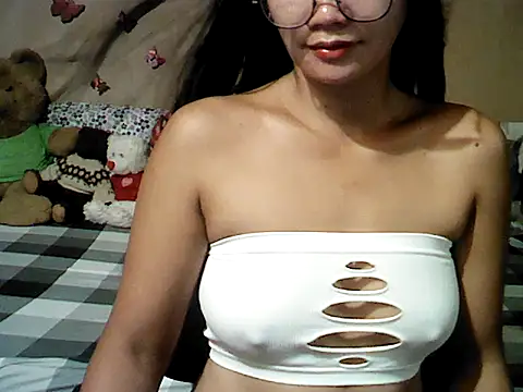 Snapshot of Mia_Rein chatting on 05-29-26, 02:15 Mia Rein online show from 05-29-26, 02:15