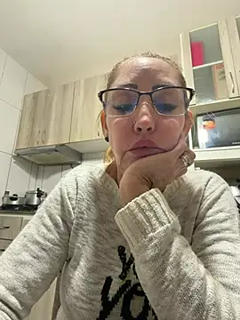 Snapshot of RAIRAsexy chatting on 06-01-26, 01:51 RAIRAsexy online show from 06-01-26, 01:51