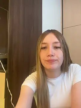 horny  molly  online show from 06-27-26, 04:34