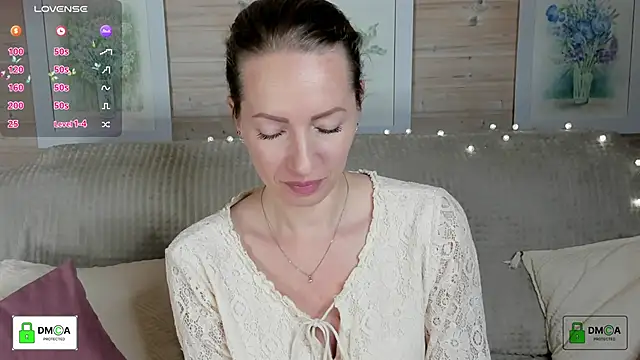 Queenymel online show from 10-26-25, 03:29