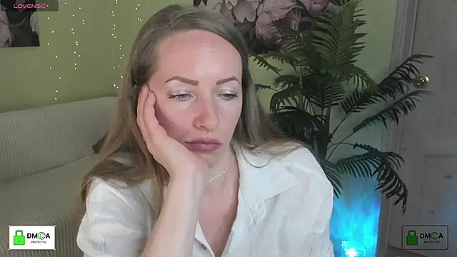 Queenymel online show from 04-15-26, 02:35