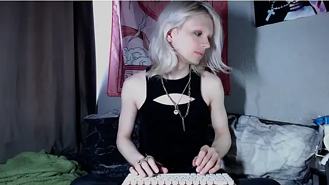 Alien Bella online show from 07-22-26, 01:36