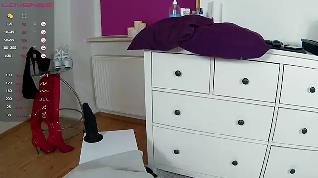 Snapshot of Latina_daily chatting on 11-27-25, 01:02 Latina daily online show from 11-27-25, 01:02