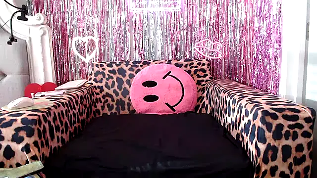 Snapshot of BigFineSelena chatting on 03-10-25, 01:10 BigFineSelena online show from 03-10-25, 01:10