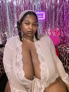 Snapshot of BigFineSelena chatting on 02-11-26, 10:31 BigFineSelena online show from 02-11-26, 10:31