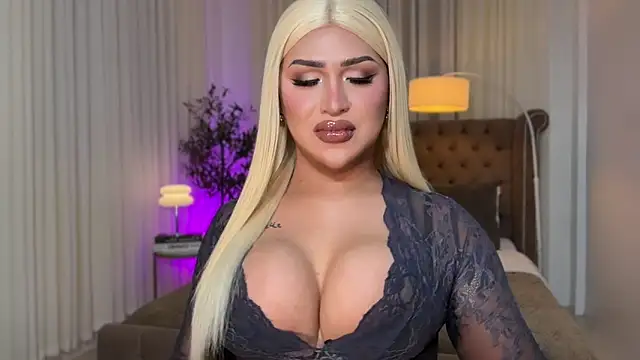 Your Majesty Tyra online show from 10-15-25, 05:18