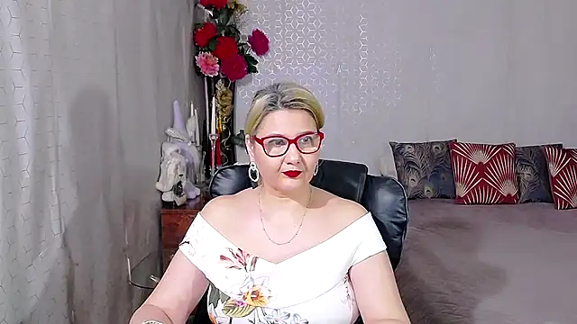 Snapshot of LucilleFenlys chatting on 02-11-26, 11:54 LucilleFenlys online show from 02-11-26, 11:54