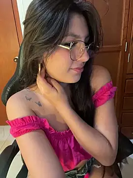 Snapshot of loolla_23 chatting on 03-12-25, 02:52 loolla 23 online show from 03-12-25, 02:52