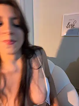 Snapshot of loolla_23 chatting on 09-19-25, 03:30 loolla 23 online show from 09-19-25, 03:30