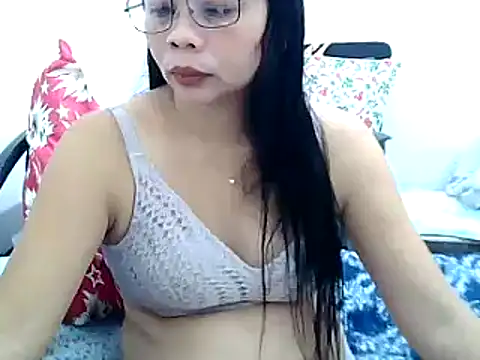 Snapshot of pinay_milfxx chatting on 01-04-25, 01:10 pinay milfxx online show from 01-04-25, 01:10